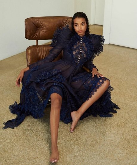 Ella Balinska modèle artistique photos