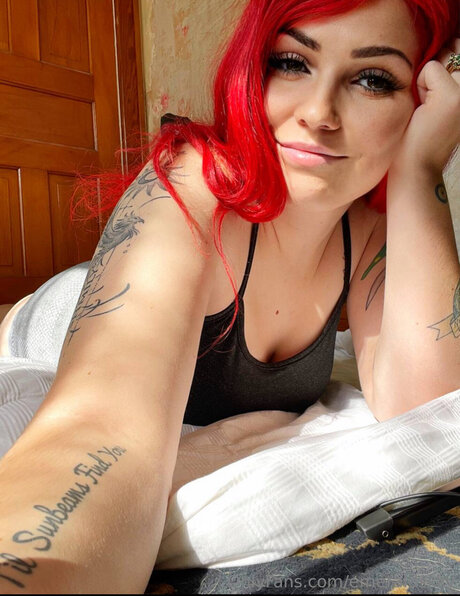 Emeraldskky haut modèle galeries