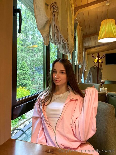 Emily Sweet star exclusive des photos