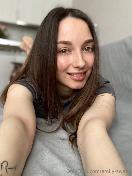 Emily Sweet actrice libre image