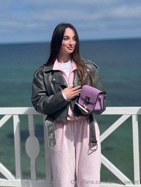 Emily Sweet modèles nus collection