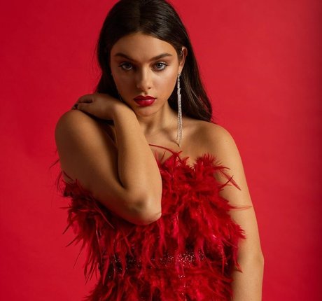 Odeya Rush star du porno sympa des photos