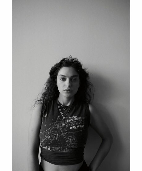 Odeya Rush actrice érotique img