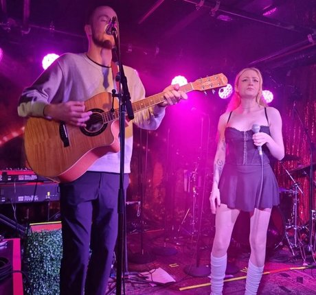 Janet Devlin star du porno xxx galeries