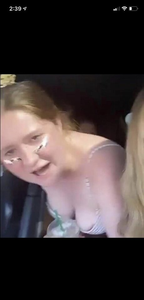 Emma Kenney étoile magnifique des photos