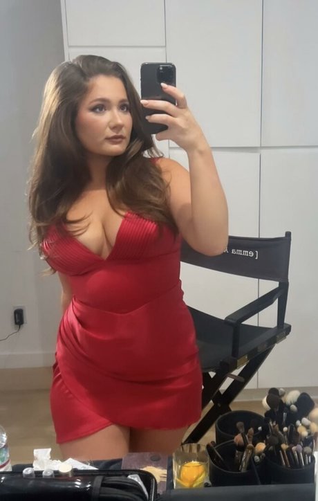 Emma Kenney beau modèle photo
