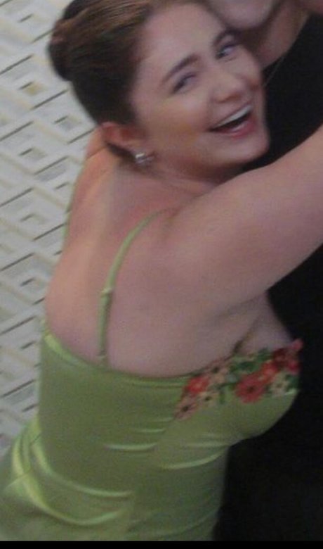 Emma Kenney étoile chaude archive