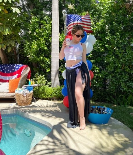 Emma Kenney actrice pornographique photos