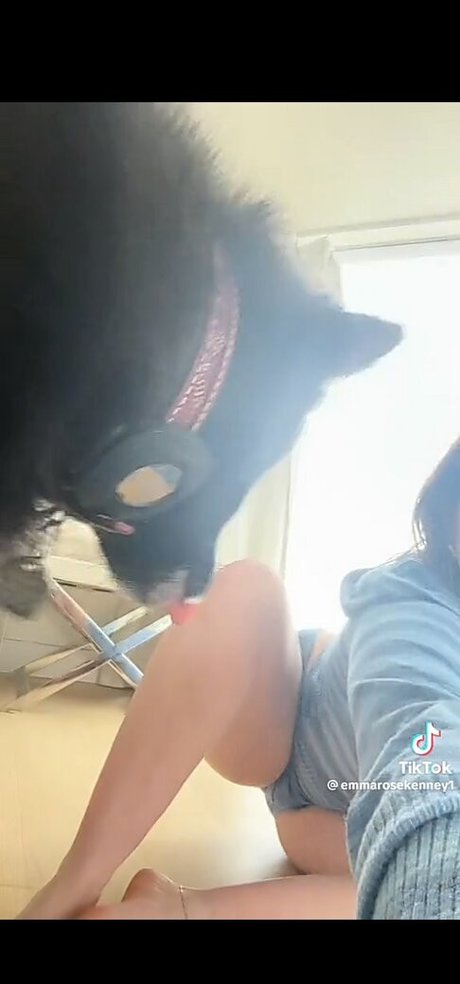 Emma Kenney actrice xxx photo