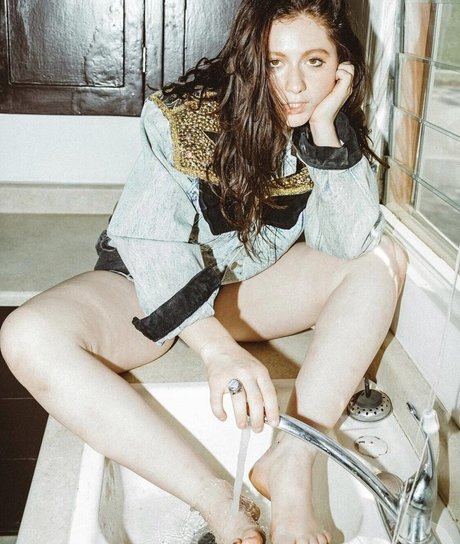 Emma Kenney étoile sympa image