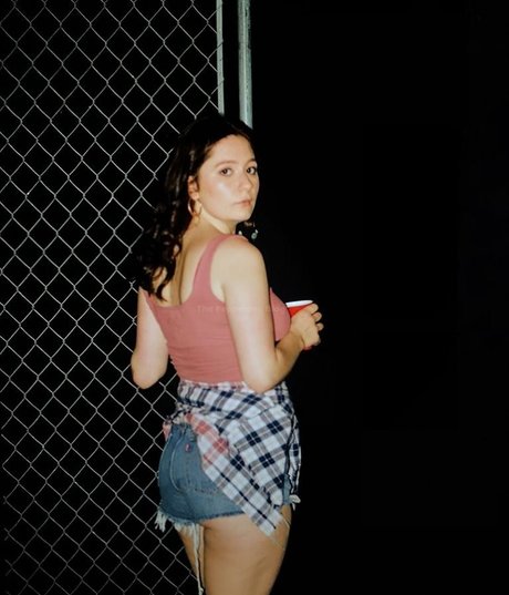 Emma Kenney art star du porno img