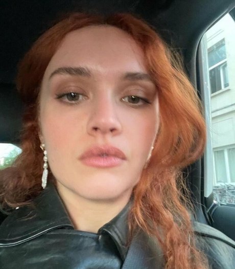 Olivia Cooke modèle nu archive