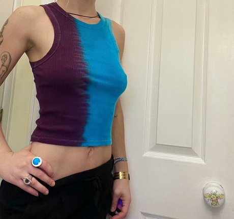 Miss Manganese ASMR nus de stars du porno image