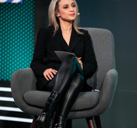 Laure Valee star du porno adulte des photos