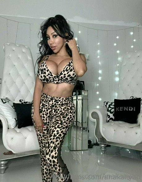 expanding kaliyah star exclusive images