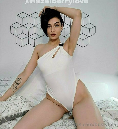 bustylola star du porno nue collection