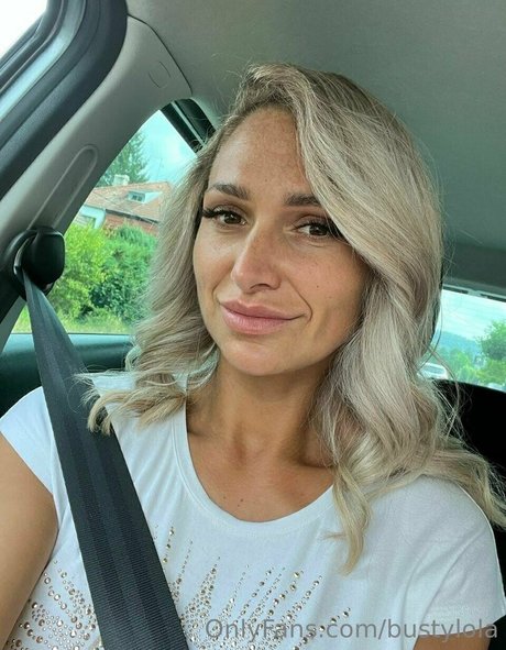 bustylola star du porno gratuite archive