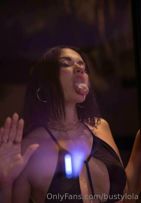 bustylola belle étoile archive