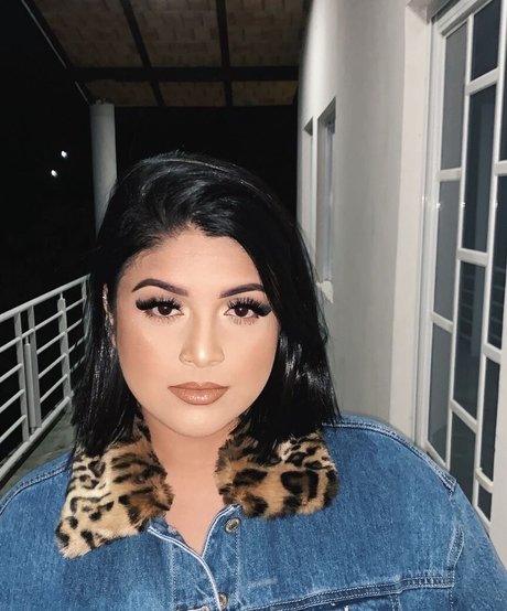 Lucia Yanez modèle de sexe images