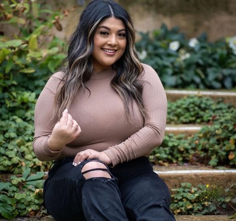 Lucia Yanez étoile nue galerie