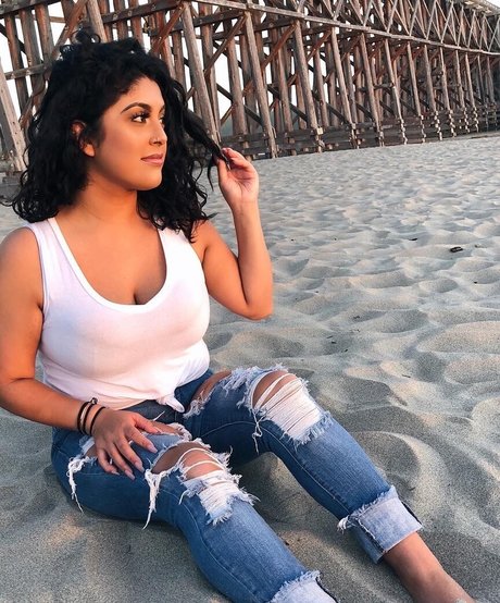 Lucia Yanez star érotique galerie