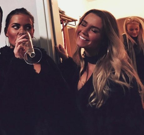 Alma Tandrup star du porno érotique photo