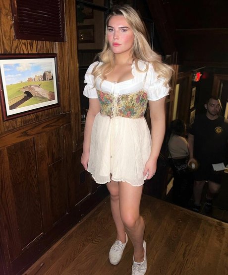 blonde transexuelle onlyfans nu gratuit images