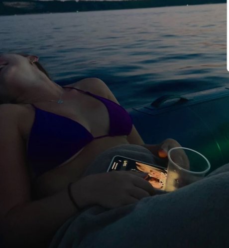 Rosie Bentham belle actrice photo