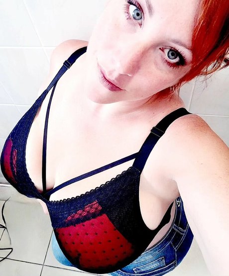 Darkmoonsubmiss actrice libre des photos