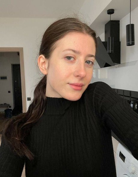 miareeed actrice nue des photos