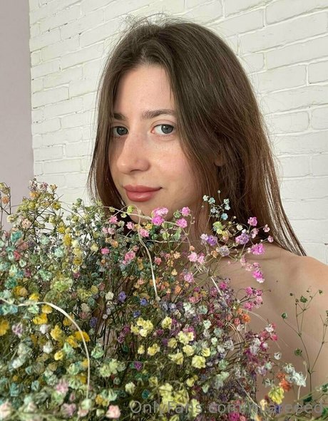 miareeed actrice adulte image