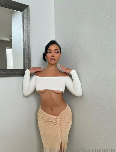 itskiaramarie modèle artistique galeries