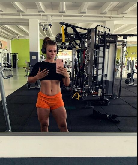 Sarah Slavo étoile magnifique galerie