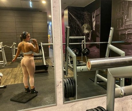 Sarah Slavo étoile sexy images