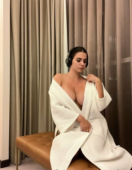 Fiona Bones étoile exclusive archive