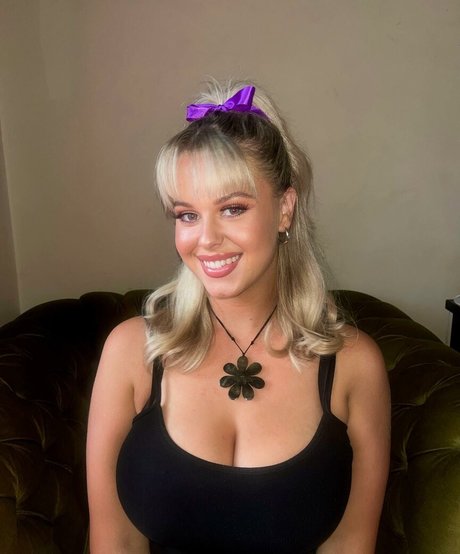 Jasmine Ramage modèle nu image