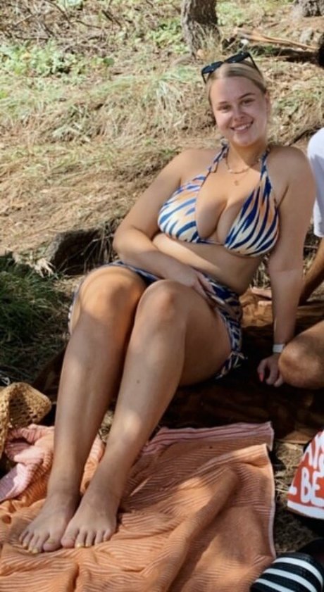 solo aux gros seins uniquementfans chaud et sexy galerie