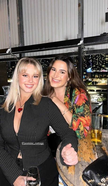 Jasmine Ramage modèle adulte photos