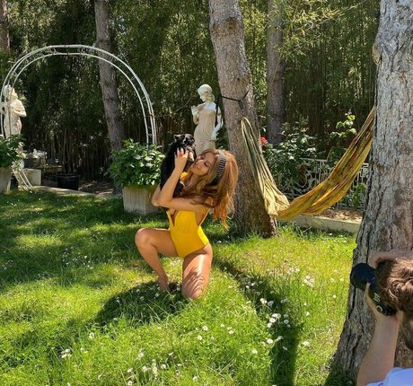 Zahia Dehar étoile nue image