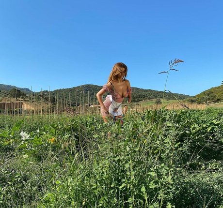 Zahia Dehar modèle sympa photos