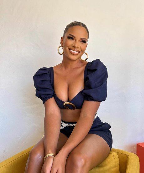 Kamie Crawford haut modèle photos