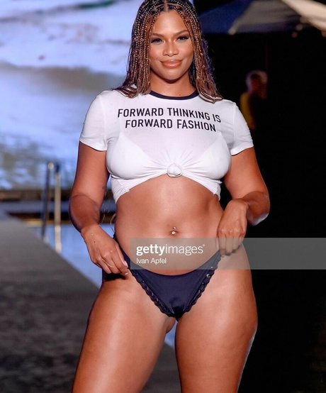 Kamie Crawford actrice artistique galerie