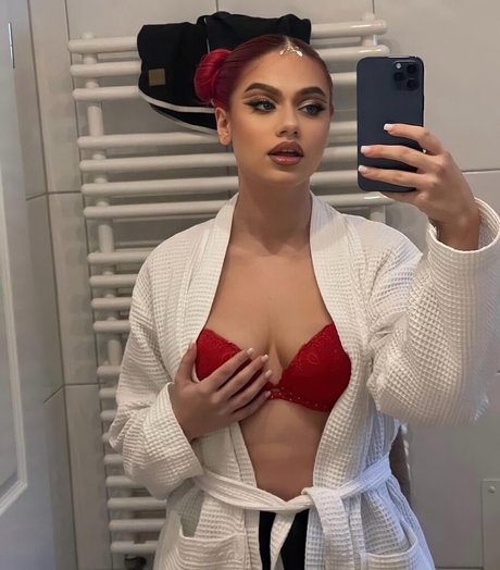 badmomzjay étoile chaude img