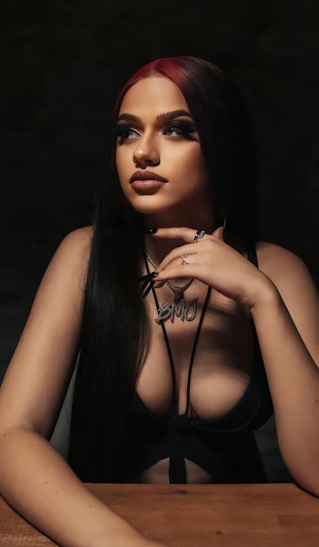 badmomzjay modèle adulte photo