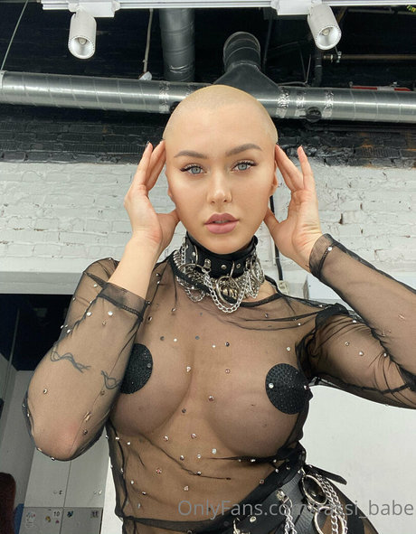 ohmy luna modèle adulte archive