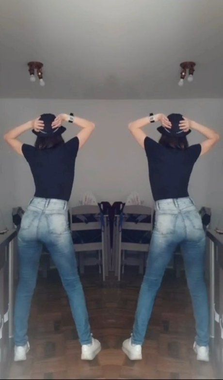 Julia K Barni modèle artistique galeries