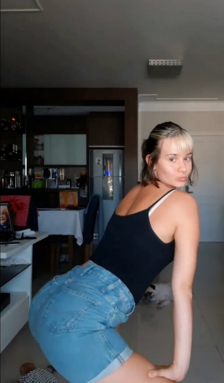 Julia K Barni art modèle galeries