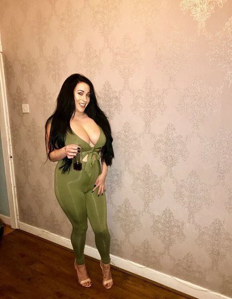 Kelly Louise Sheridan étoile chaude collection