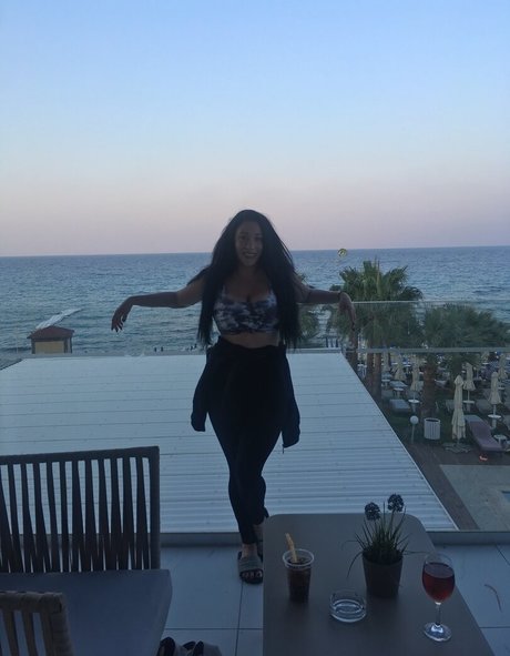 Kelly Louise Sheridan star du porno en haute qualité img