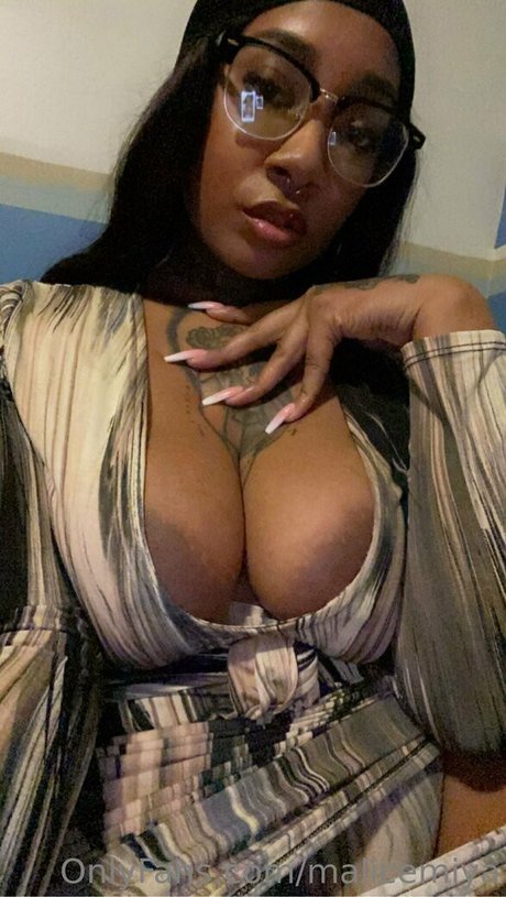 malicemiya modèle chaud img